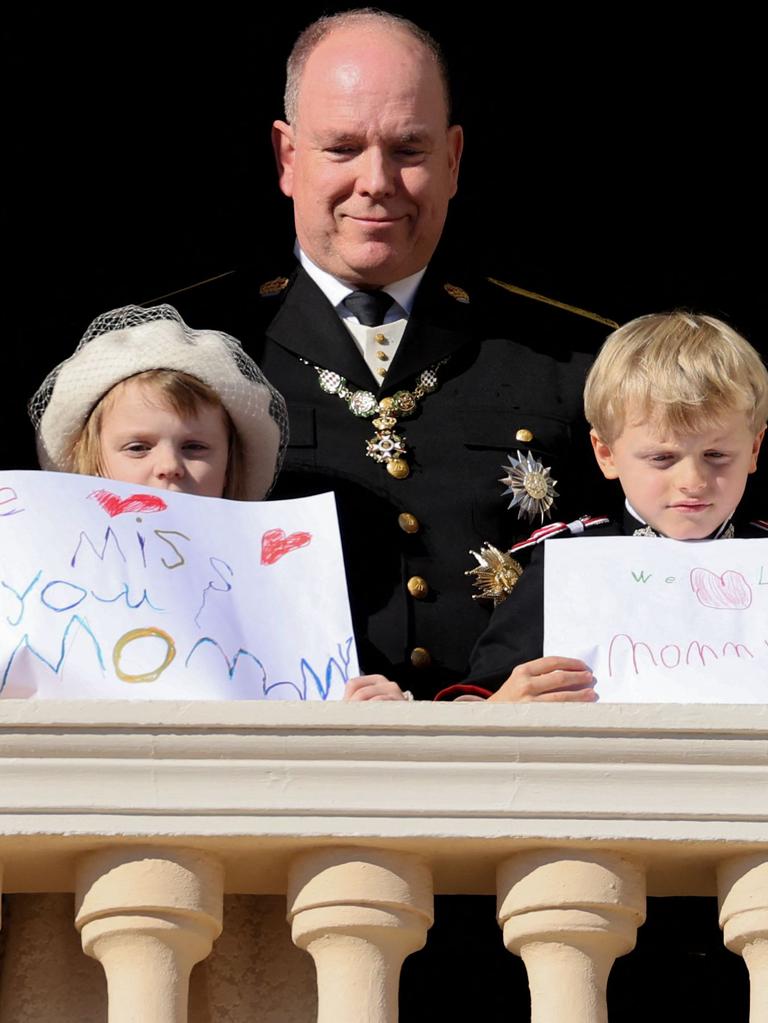 The couple’s two young children held up signs reading, ‘We miss you mommy’ on the palace balcony in November 2021. Picture: Valery Hache/AFP