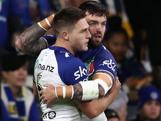 SYDNEY, AUSTRALIA - JULY 08:  Luke Metcalf of the Warriors celebrates with team mates after scoring a try during the round 19 NRL match between Parramatta Eels and New Zealand Warriors at CommBank Stadium on July 08, 2023 in Sydney, Australia. (Photo by Matt Blyth/Getty Images)