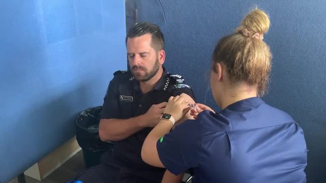 Mackay police officer gets COVID-19 vaccine