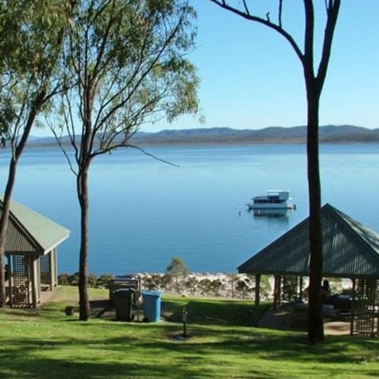 Unseasonal rain, cold weather and high winds are believed to have contributed to the naturally occurring event at Lake Awoonga according to the GAWB.