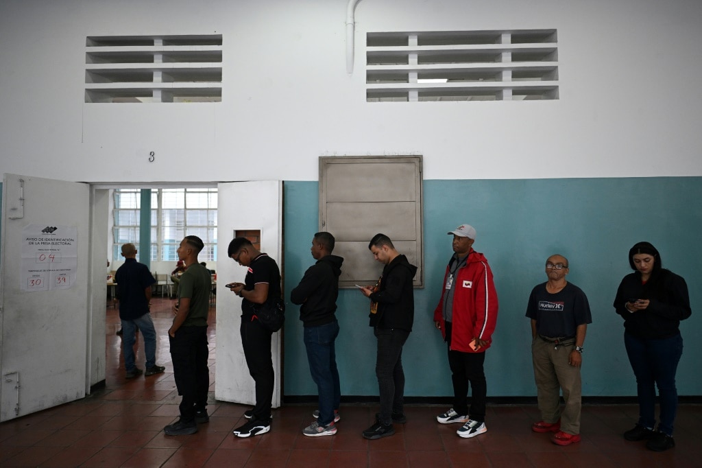 Maduro party eyes big win as Venezuela opposition boycotts vote