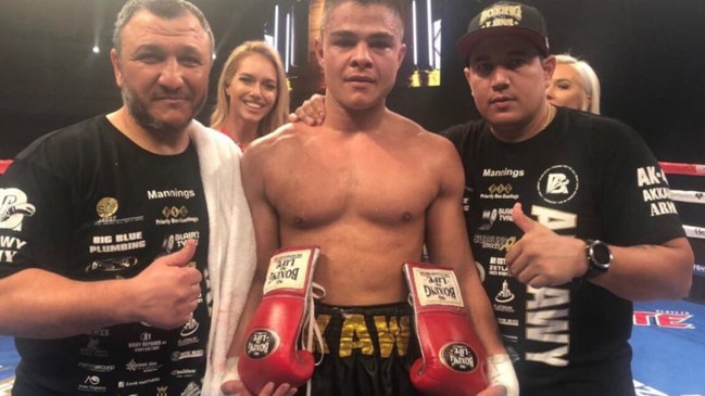 Bilal Akkawy with his father and trainer Mick (right) and trainer Eddy Reynoso (left)