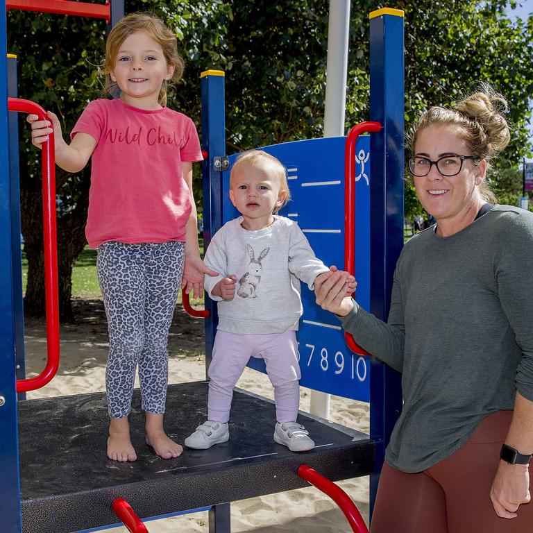 <p>Faces of the Gold Coast at Paradise Point. Elieet McKanna, 4, Ada McKanna, 1, and Hayley McKanna. Picture: Jerad Williams</p>