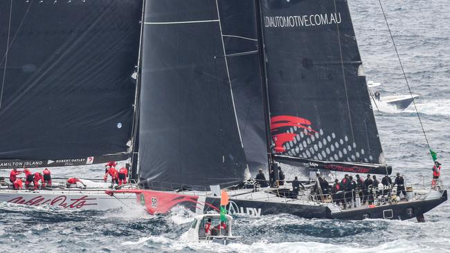 LDV Comanche (right) and Wild Oats XI narrowly miss each other as they tack outside the heads at the start of the 73rd annual Sydney to Hobart yacht race, in Sydney, Tuesday, December 26, 2017.  (AAP Image/Brendan Esposito) NO ARCHIVING