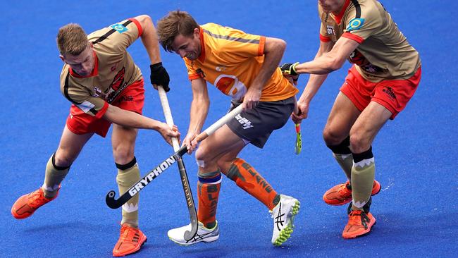 Jake Whetton, centre, playing for the Brisbane Blaze last November.(AAP Image/Sean Garnsworthy)