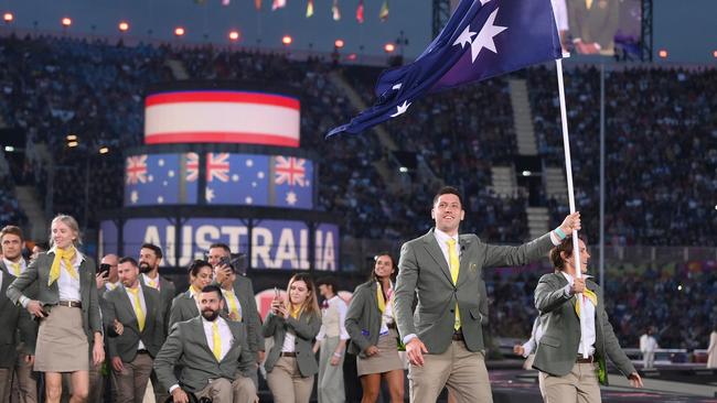 BIRMINGHAM, ENGLAND - JULY 28: Eddie Ockenden and Rachael Grinham, Flag Bearers of Team Australia lead their team out during the Opening Ceremony of the Birmingham 2022 Commonwealth Games at Alexander Stadium on July 28, 2022 on the Birmingham, England. (Photo by David Ramos/Getty Images)