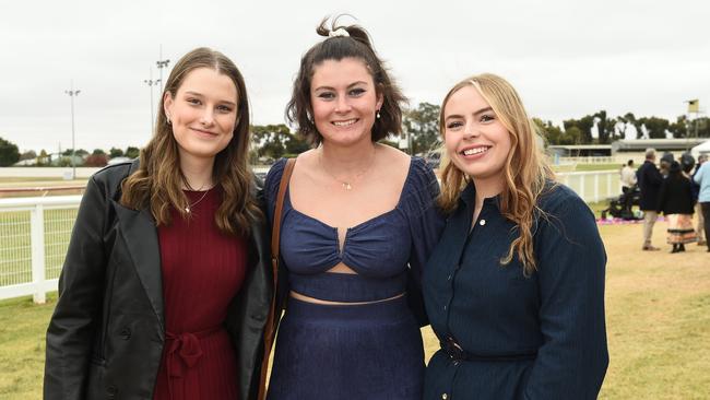 Swan Hill Cup 2024. Une Engelbrecht, Grace Scott, Charlotte Mullens