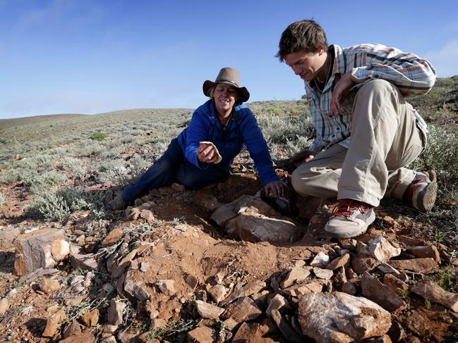 Palaeobiologist Professor Mary Droser from the university of California in the field at Nilpena with Student Scott Evans