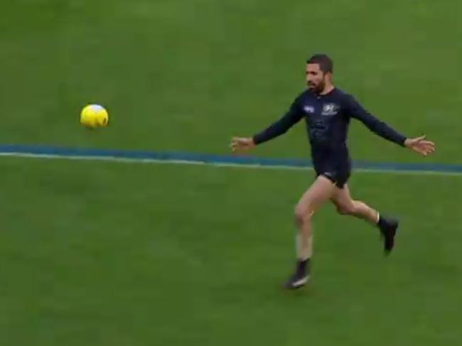 Kade Simpson sees the ball out of play