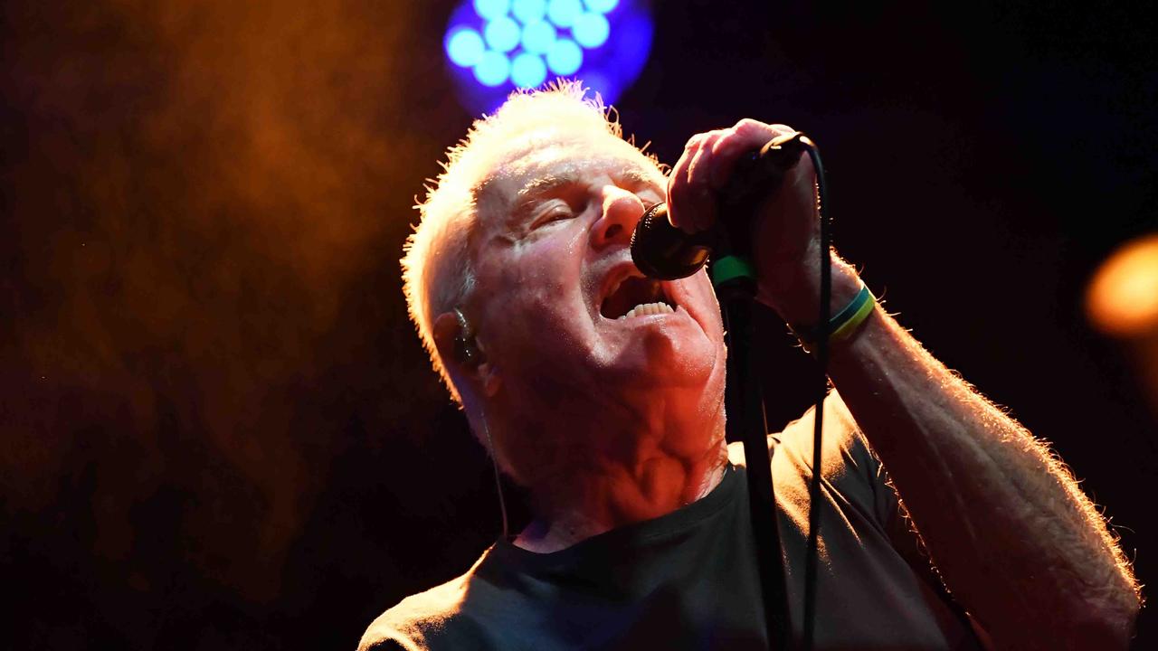 Daryl Braithwaite too hoarse for Horses