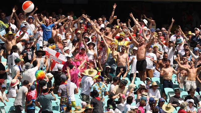 Fans in the crowd at the SCG. Photo by Mark Kolbe/Getty Images