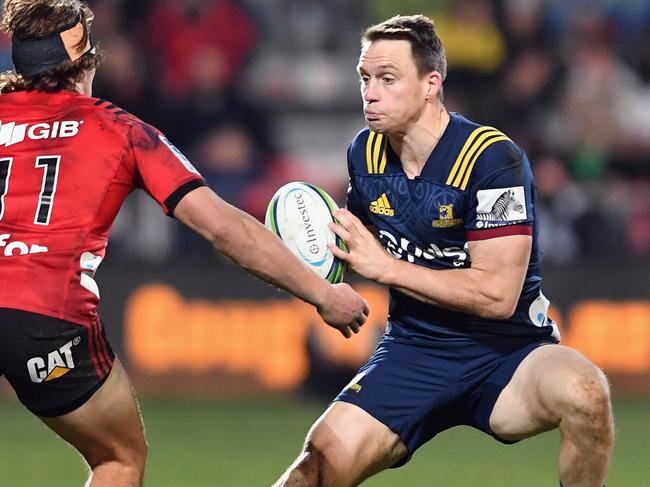 CHRISTCHURCH, NEW ZEALAND - JULY 06: Ben Smith of the Highlanders charges forward during the round 18 Super Rugby match between the Crusaders and the Highlanders at AMI Stadium on July 6, 2018 in Christchurch, New Zealand.  (Photo by Kai Schwoerer/Getty Images)