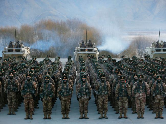 TOPSHOT - This photo taken on January 4, 2021 shows Chinese People's Liberation Army (PLA) soldiers assembling during military training at Pamir Mountains in Kashgar, northwestern China's Xinjiang region. (Photo by STR / AFP) / China OUT