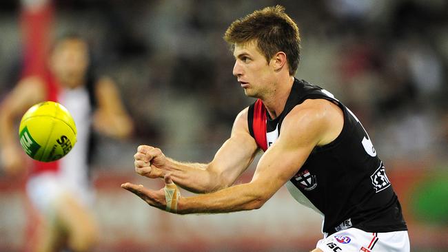 Andrew McQualter playing for St Kilda.