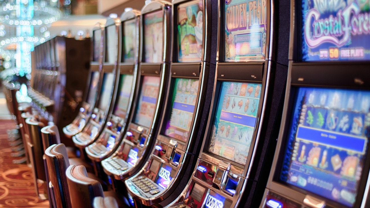 Gambling reform: Treasurer attacks NSW Labor’ cashless gaming trial ...