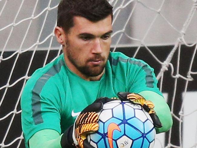 MELBOURNE, AUSTRALIA - SEPTEMBER 04: Socceroos goalkeeper Mat Ryan catches the ball during an Australian Socceroos training session at AAMI Park on September 4, 2017 in Melbourne, Australia.  (Photo by Michael Dodge/Getty Images)