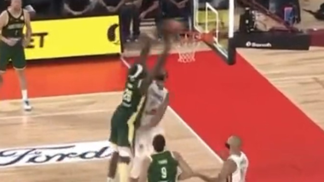 Aussie dunks on NBA giant as Boomers win despite another injury scare