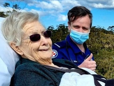 Paramedics’ amazing act for dying woman
