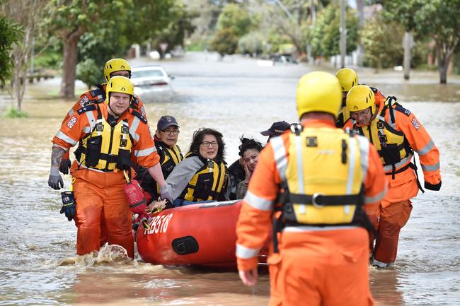 Victoria Floods In Pictures: Maribyrnong, Seymour, Rochester Under ...