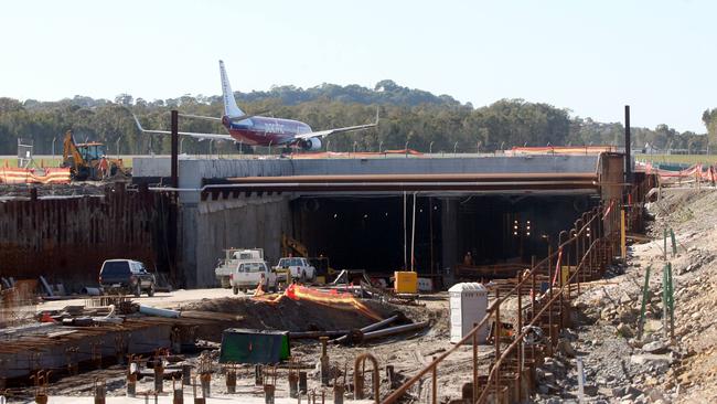 NEWS BSM ex Gold Coast 30-8-07, Tugun bypass tunnel under extended runway at Coolangatta airport., pic Geoff McLachlan story Paul Weston.