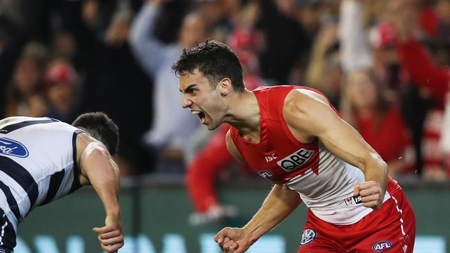 Sydney's Xavier Richards celebrates a goal in the 2016 AFL preliminary final.