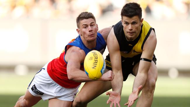 Trent Cotchin of the Tigers and Dayne Zorko of the Lions.