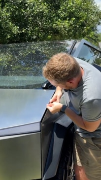 Man sacrifices his own finger to test new Tesla feature