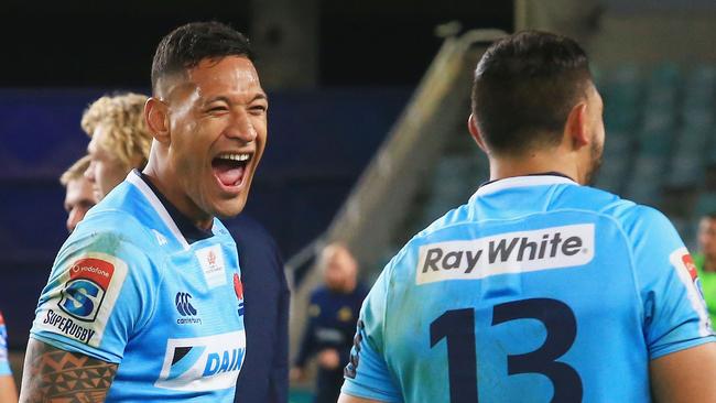 SYDNEY, AUSTRALIA - MAY 19:  Israel Folau of the Waratahs laughs with team mates after the Waratahs win during the round 14 Super Rugby match between the Waratahs and the Highlanders at Allianz Stadium on May 19, 2018 in Sydney, Australia.  (Photo by Mark Evans/Getty Images)