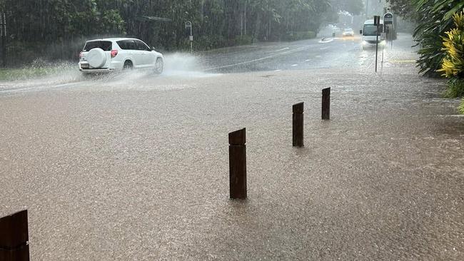 Collins Av through the Cairns Botanic Gardens at about 2pm on Tuesday. Picture: Bethany Du Vergier