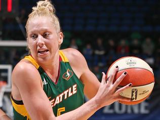 MINNEAPOLIS, MN - JUNE 11: Abby Bishop #5 of the Seattle Storm drives to the basket against the Minnesota Lynx on June 11, 2015 at Target Center in Minneapolis, Minnesota. NOTE TO USER: User expressly acknowledges and agrees that, by downloading and or using this Photograph, user is consenting to the terms and conditions of the Getty Images License Agreement. Mandatory Copyright Notice: Copyright 2015 NBAE (Photo by David Sherman/NBAE via Getty Images)