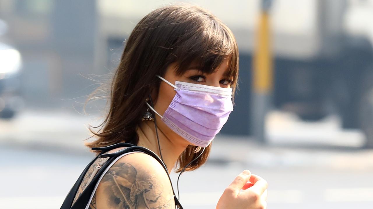 Sydney smoke photos: Haze forces commuters to wear face ...