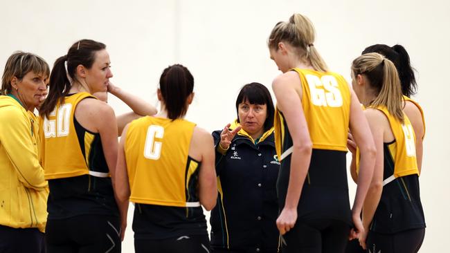 Diamonds coach Lisa Alexander talks to her players.