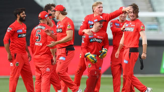 Melbourne Renegades quick Zak Evans celebrates his five-fa with teammates. (Photo by Mike Owen/Getty Images)