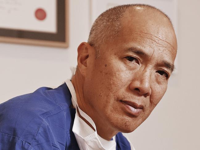 25/8/21 - WEEKEND TELEGRAPHS SPECIAL. MUST TALK WITH PIC ED JEFF DARMANIN BEFORE PUBLISHING.*** EMBARGO WARNING *** MUST CHECK WITH ST PIC ED BEFORE PUBLISHING IN PRINT OR ONLINE **** EMBARGO WARNINGAustralian neruosurgeon Dr Charlie Teo pictured at his offices in Roseberry today. Picture: Sam Ruttyn