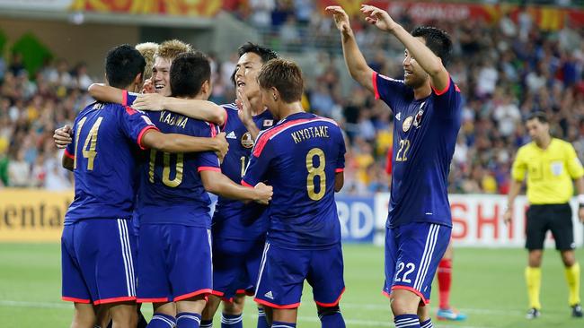 MELBOURNE, AUSTRALIA - JANUARY 20: Japan players celebrate a Shinji Kagawa goal during the 2015 Asian Cup match between Japan and Jordan at AAMI Park on January 20, 2015 in Melbourne, Australia. (Photo by Darrian Traynor/Getty Images)