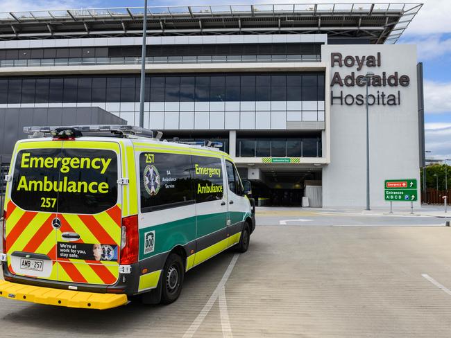 Hunt for suspects after serious assault and stabbing