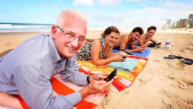 Mike Winlaw pictured on the beach with tourists for a previous <i>Bulletin </i>story. Picture: Adam Armstrong