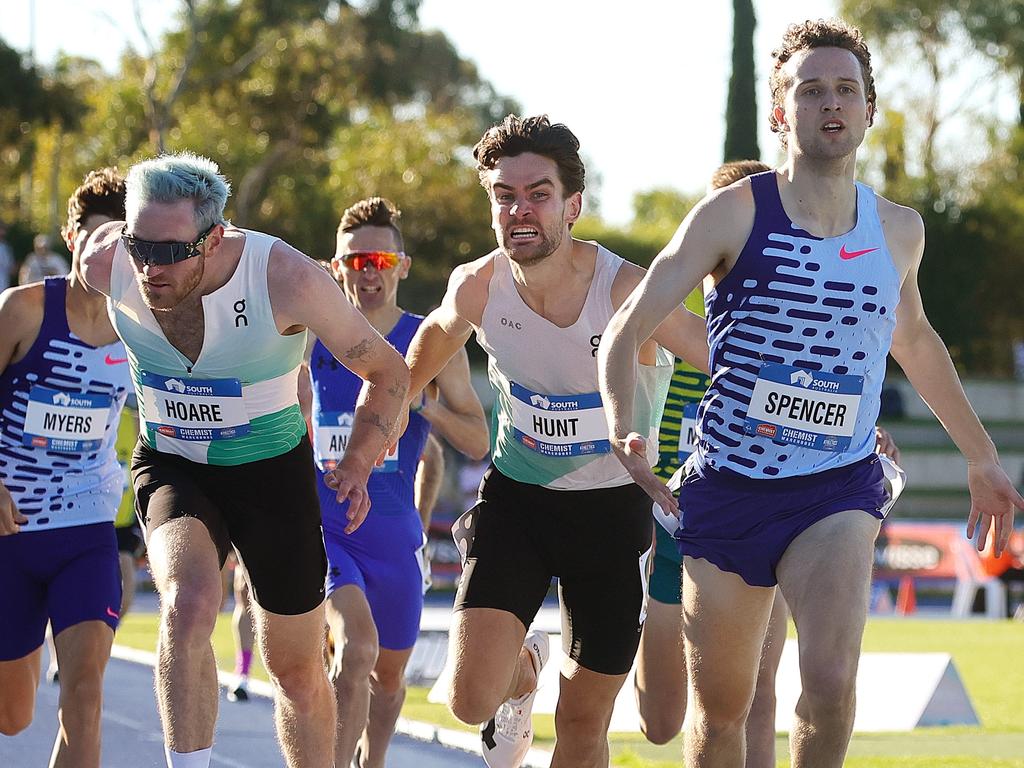 Adam Spencer pips Oliver Hoare at the line to win the 1500m. Picture: Getty Images