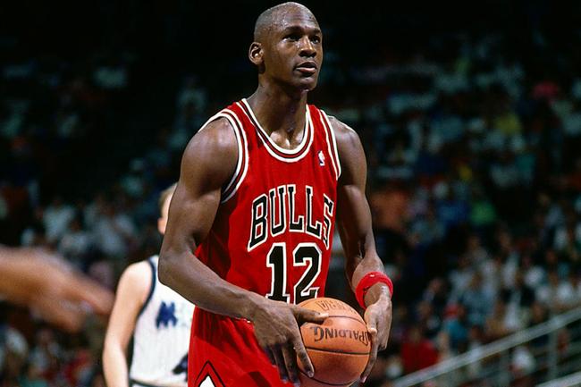gullig historisk karakterisere Michael Jordan Still Boasts The Richest Shoe Deal In The NBA, Earning $193M  This Year - GQ