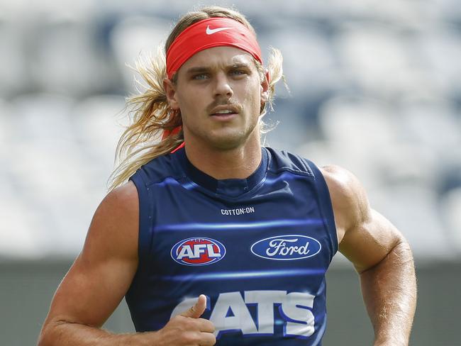 NCA. MELBOURNE, AUSTRALIA. 13th February, 2025 . Geelong training at GMHBA Stadium .    Bailey Smith of the Cats  during training today   .  Picture: Michael Klein