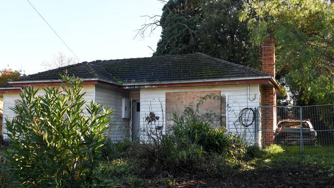 Queensland councils want the power to seize abandoned houses.