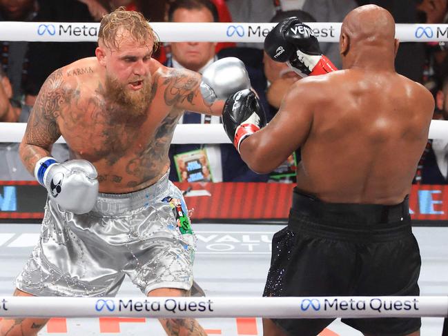 ARLINGTON, TEXAS - NOVEMBER 15: Jake Paul and Mike Tyson box during their heavyweight boutat AT&T Stadium on November 15, 2024 in Arlington, Texas.   Christian Petersen/Getty Images/AFP (Photo by Christian Petersen / GETTY IMAGES NORTH AMERICA / Getty Images via AFP)