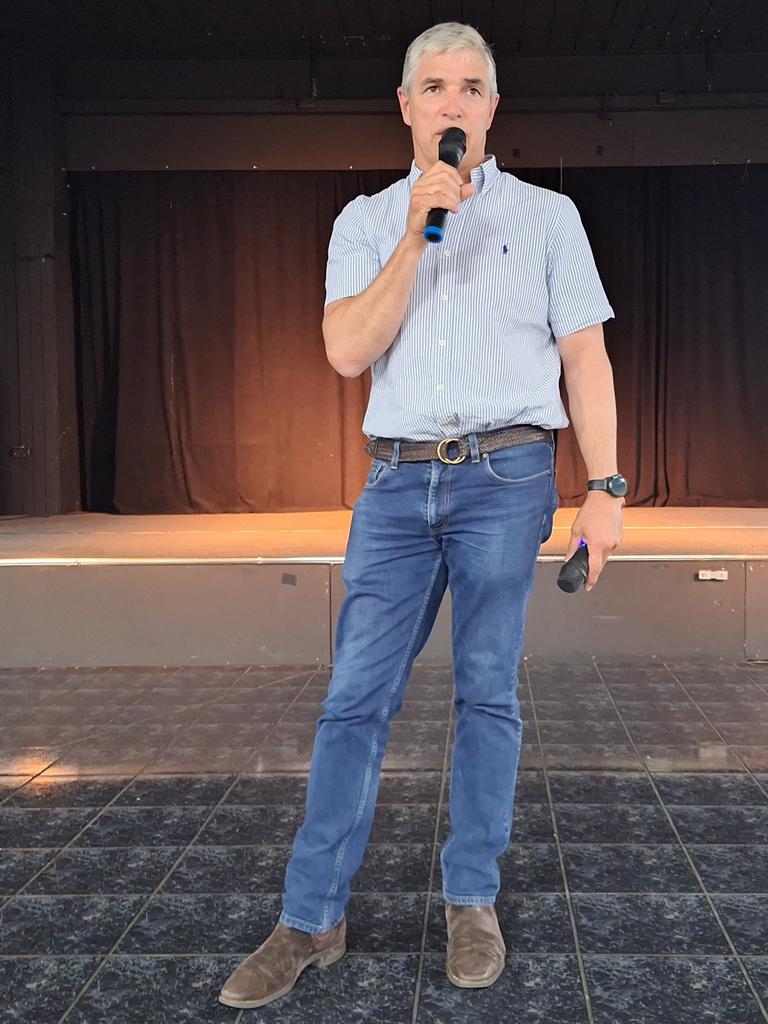 Traeger MP Robbie Katter explains to a forum of concerned Mount Isa residents why they should be putting pressure on Glencore in the aftermath of its commercial decision to stop its underground copper mines in two years. Picture: Chris Burns