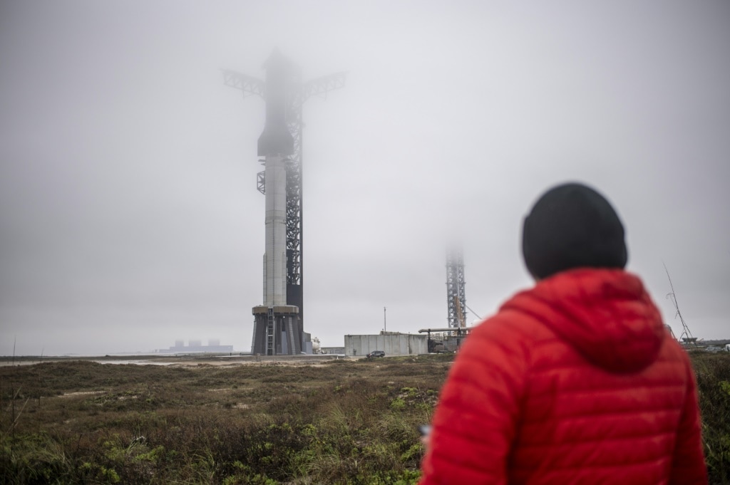 SpaceX catches Starship booster again, but upper stage explodes