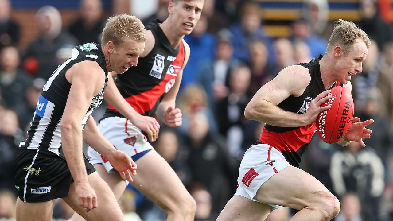 Nick Hind charges off half back against Collingwood this season.