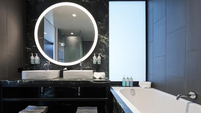 Superior queen bathroom at Novotel Melbourne Airport.