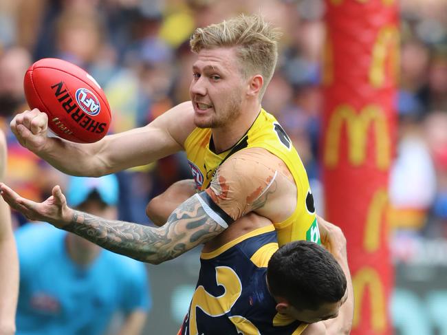 Broad gets a handball away during the 2017 Grand Final.