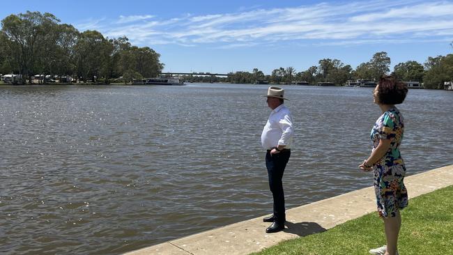 National Party leader Barnaby Joyce and Member for Mallee Dr Anne Webster at the Murray River today.