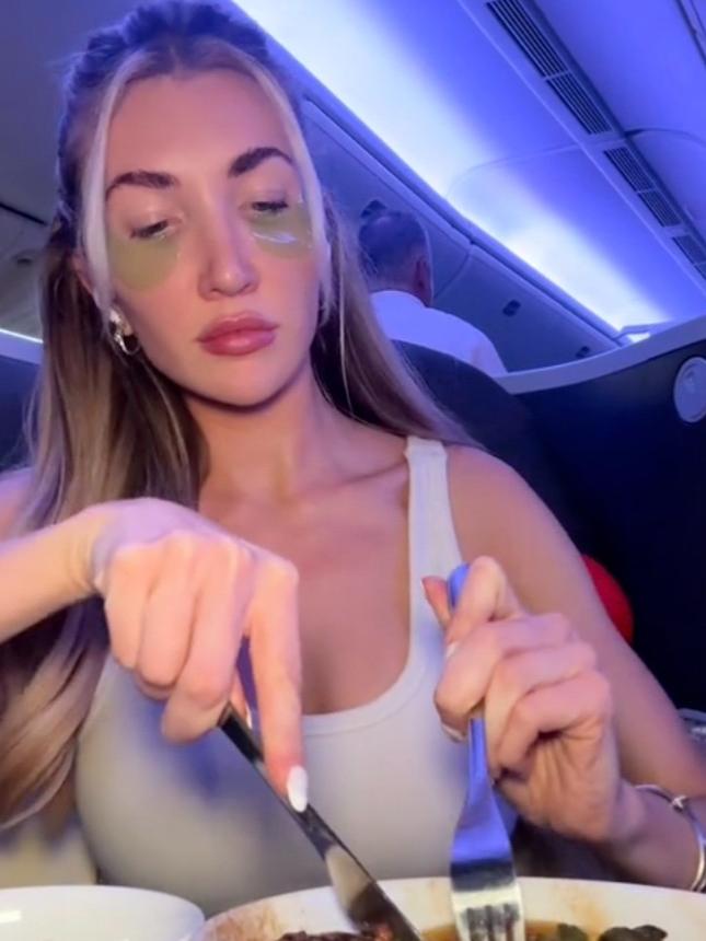 The 25-year-old US influencer documented her flight home to Florida.