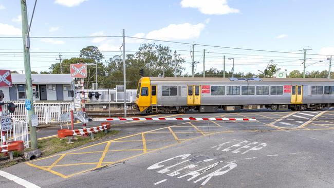 Railway crossing of Lindum Road next to Lindum Railway Station. Picture: AAP Image/Richard Walker